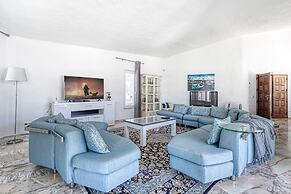 Golfinhos Magnificent Spacious 5 Bedroom Villa