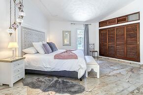 Golfinhos Magnificent Spacious 5 Bedroom Villa