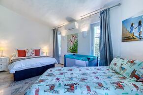 Golfinhos Magnificent Spacious 5 Bedroom Villa