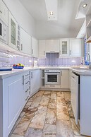 Golfinhos Magnificent Spacious 5 Bedroom Villa