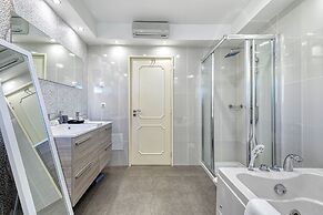 Golfinhos Magnificent Spacious 5 Bedroom Villa