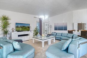 Golfinhos Magnificent Spacious 5 Bedroom Villa