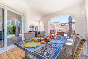 Golfinhos Magnificent Spacious 5 Bedroom Villa