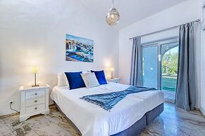 Golfinhos Magnificent Spacious 5 Bedroom Villa