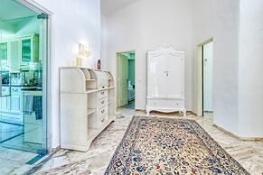 Golfinhos Magnificent Spacious 5 Bedroom Villa