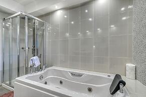 Golfinhos Magnificent Spacious 5 Bedroom Villa