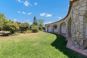 Golfinhos Magnificent Spacious 5 Bedroom Villa