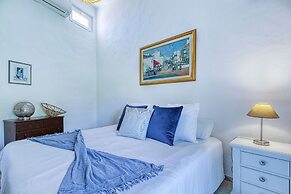 Golfinhos Magnificent Spacious 5 Bedroom Villa