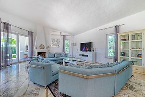 Golfinhos Magnificent Spacious 5 Bedroom Villa