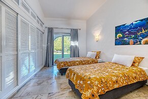 Golfinhos Magnificent Spacious 5 Bedroom Villa