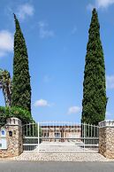 Golfinhos Magnificent Spacious 5 Bedroom Villa