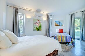 Golfinhos Magnificent Spacious 5 Bedroom Villa