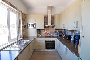 12a Travessa da Nau Modernised yet Traditional h