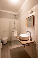 12a Travessa da Nau Modernised yet Traditional h