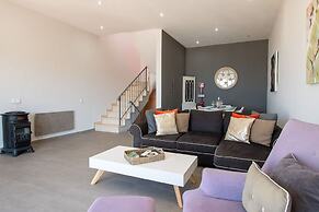 12a Travessa da Nau Modernised yet Traditional h