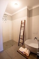12a Travessa da Nau Modernised yet Traditional h