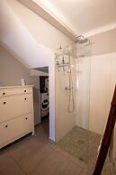 12a Travessa da Nau Modernised yet Traditional h