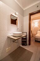 12a Travessa da Nau Modernised yet Traditional h