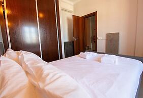 12a Travessa da Nau Modernised yet Traditional h