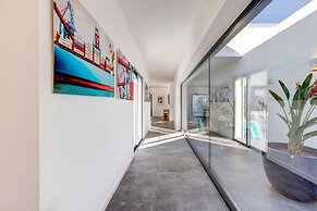 Casa Blanca Magnificent 4 Bedroom Villa With MOD