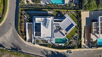 Casa Blanca Magnificent 4 Bedroom Villa With MOD