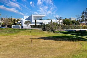 Casa Blanca Magnificent 4 Bedroom Villa With MOD