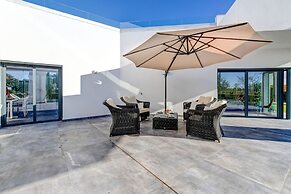 Casa Blanca Magnificent 4 Bedroom Villa With MOD