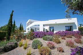 Casa Blanca Magnificent 4 Bedroom Villa With MOD