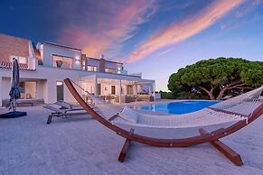 Goldeneye Luxury 6 Bedroom Villa With Infinity P