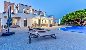 Goldeneye Luxury 6 Bedroom Villa With Infinity P