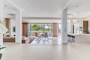 Goldeneye Luxury 6 Bedroom Villa With Infinity P