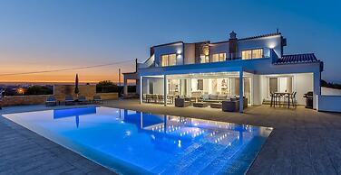 Goldeneye Luxury 6 Bedroom Villa With Infinity P