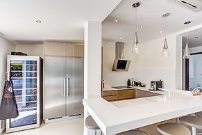 Goldeneye Luxury 6 Bedroom Villa With Infinity P