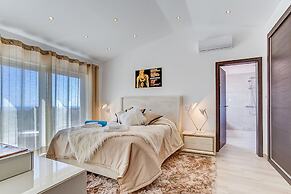 Goldeneye Luxury 6 Bedroom Villa With Infinity P