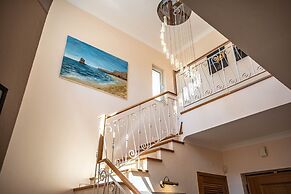 174 Gramacho Immaculately Presented Villa With P