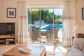 174 Gramacho Immaculately Presented Villa With P