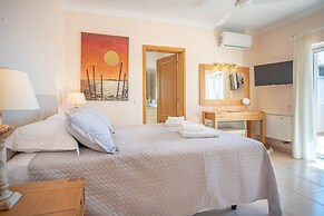 174 Gramacho Immaculately Presented Villa With P