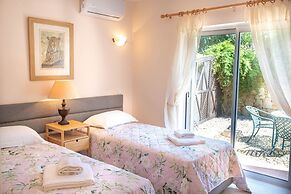 174 Gramacho Immaculately Presented Villa With P