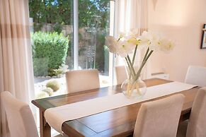 174 Gramacho Immaculately Presented Villa With P