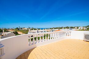 32A Vale do Milho Stunning Detached Villa Close