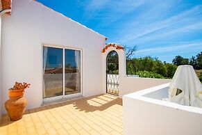 32A Vale do Milho Stunning Detached Villa Close