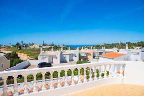 32A Vale do Milho Stunning Detached Villa Close