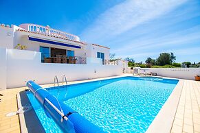 32A Vale do Milho Stunning Detached Villa Close
