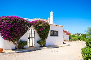 32A Vale do Milho Stunning Detached Villa Close