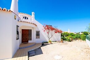 32A Vale do Milho Stunning Detached Villa Close