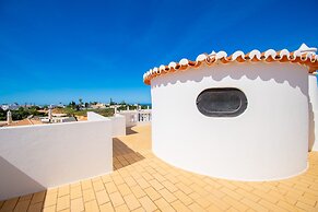 32A Vale do Milho Stunning Detached Villa Close