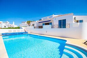 32A Vale do Milho Stunning Detached Villa Close