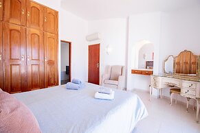 32A Vale do Milho Stunning Detached Villa Close