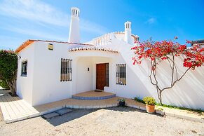 32A Vale do Milho Stunning Detached Villa Close