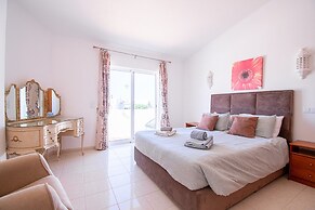 32A Vale do Milho Stunning Detached Villa Close